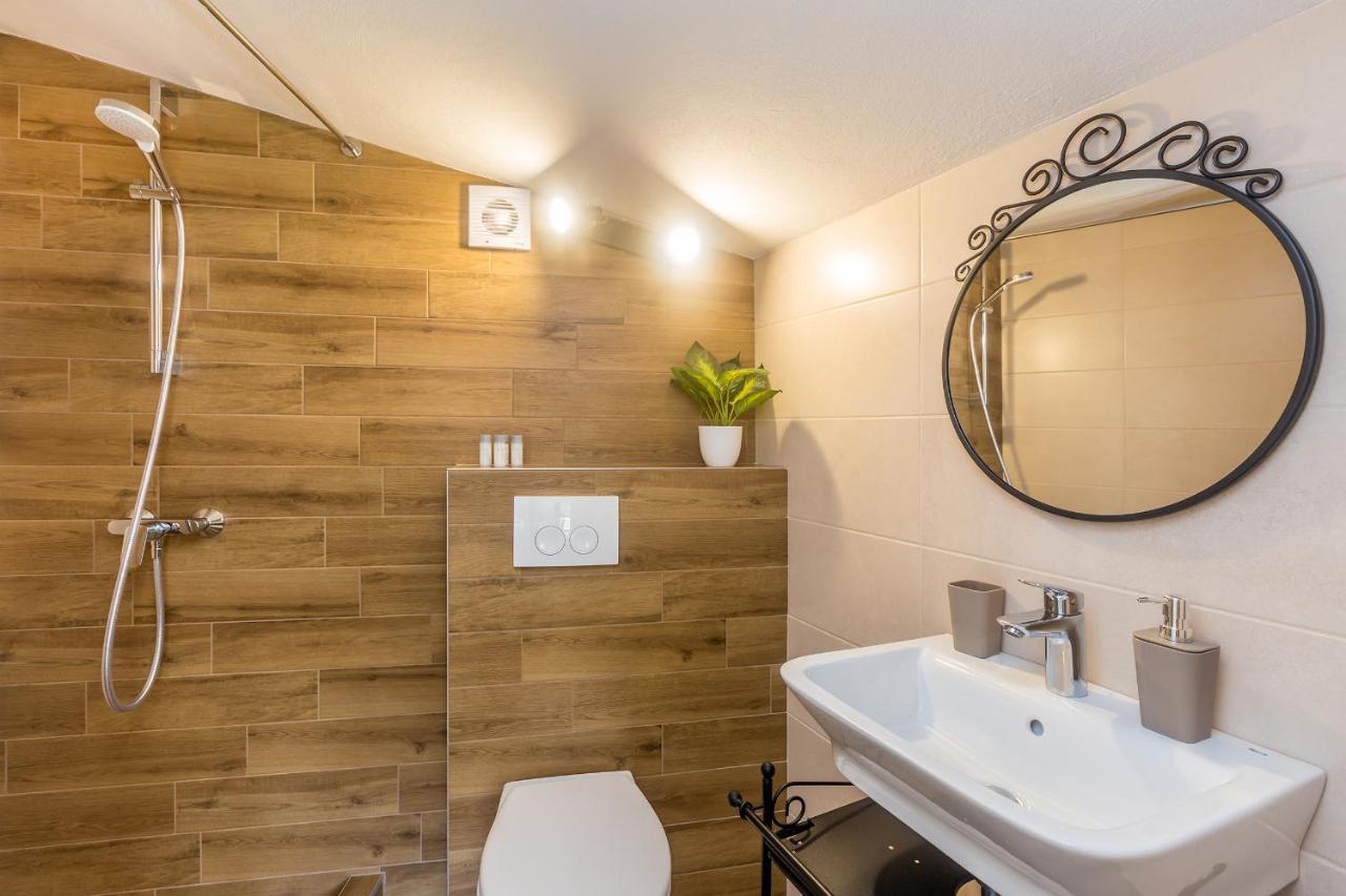 Holiday Home Jela Dobrinj ภายนอก รูปภาพ
