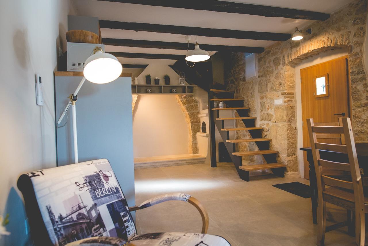 Holiday Home Jela Dobrinj ภายนอก รูปภาพ