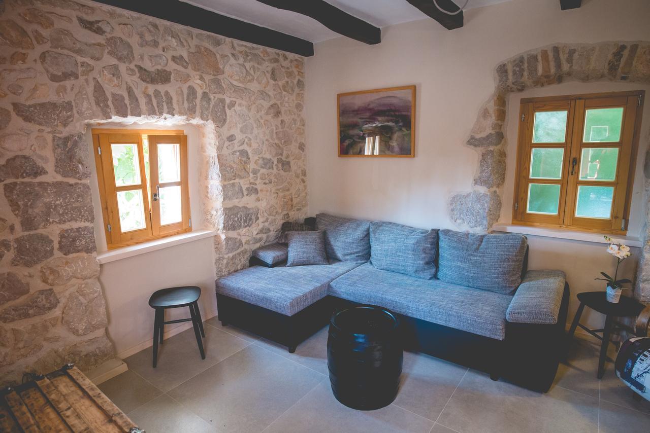 Holiday Home Jela Dobrinj ภายนอก รูปภาพ