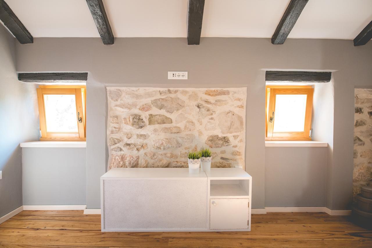 Holiday Home Jela Dobrinj ภายนอก รูปภาพ