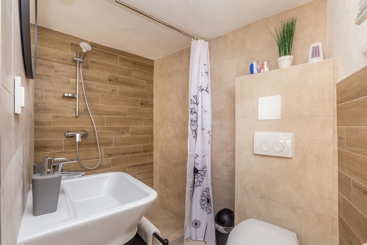 Holiday Home Jela Dobrinj ภายนอก รูปภาพ