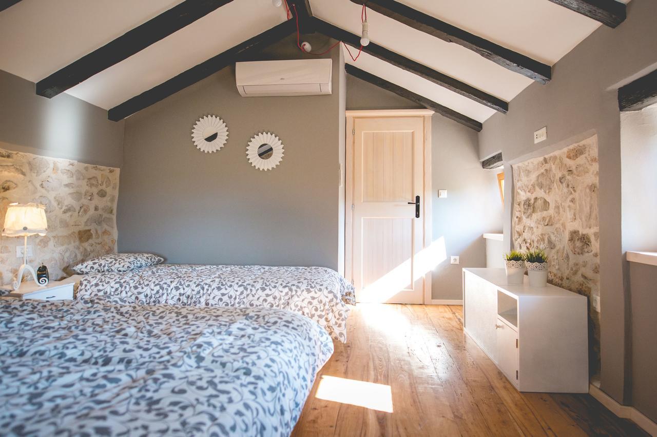 Holiday Home Jela Dobrinj ภายนอก รูปภาพ