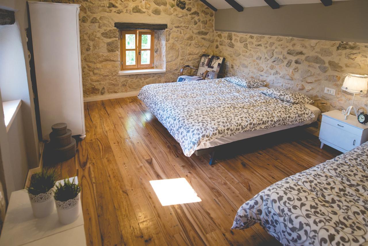 Holiday Home Jela Dobrinj ภายนอก รูปภาพ
