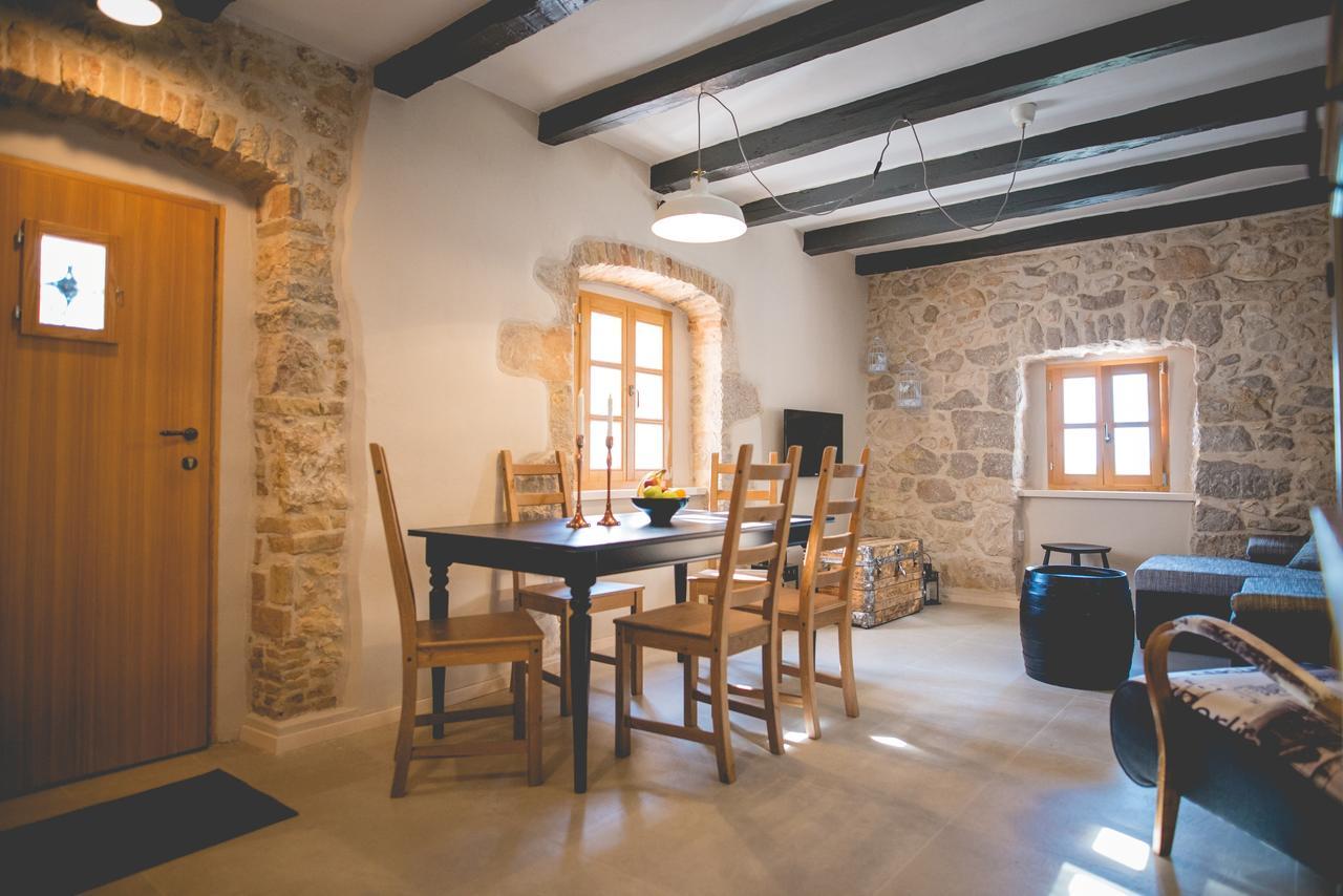 Holiday Home Jela Dobrinj ภายนอก รูปภาพ